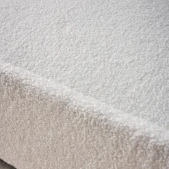 Abgerundetes 2-Sitzer Sofa mit Bouclé-Bezug