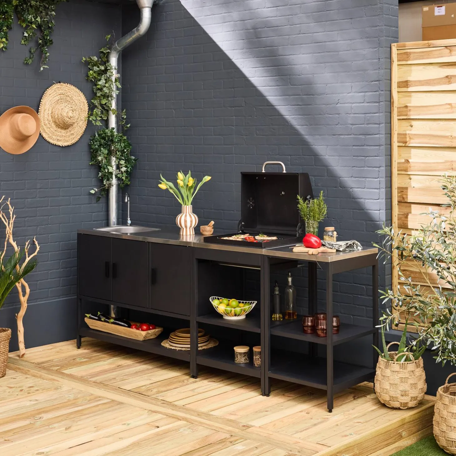 Außenküche aus Edelstahl mit Holzkohlegrill, Spüle und Regal, 3 Elemente