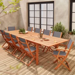 Ausziehbarer Gartentisch aus Holz, 10 Stühle