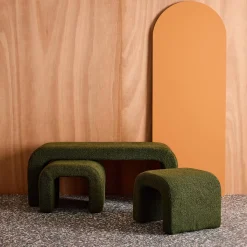 Bank und Satzhocker Bouclé
