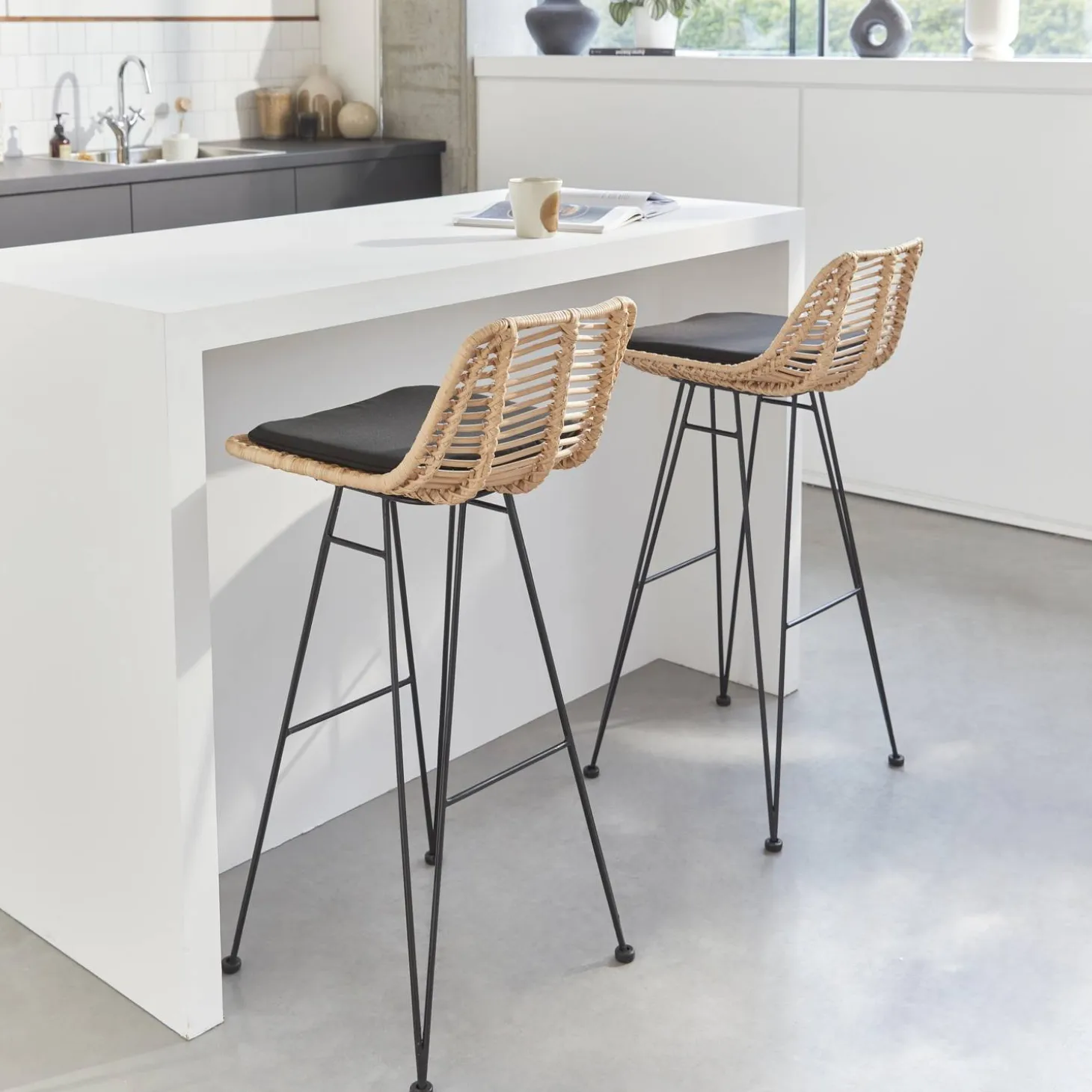 2 Barhocker aus Rattan und Metall