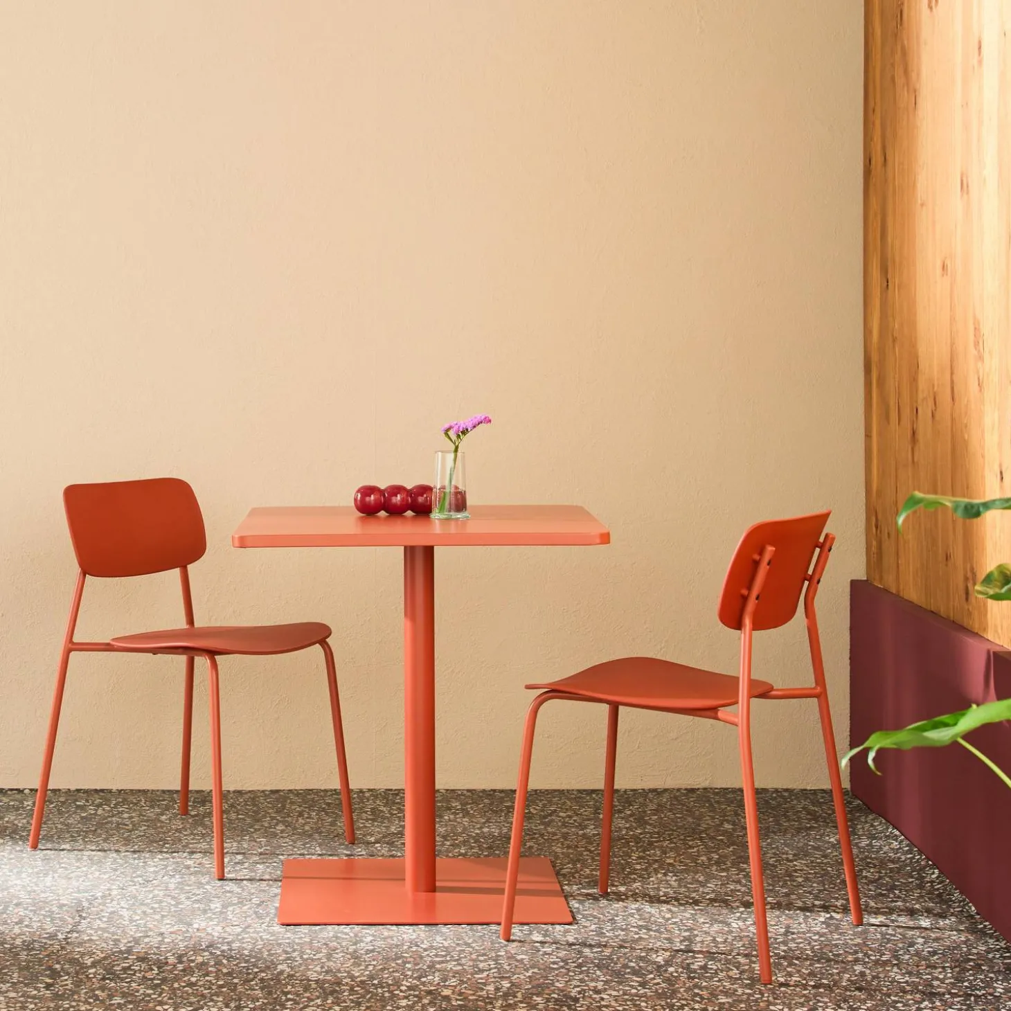 Bistro-Gartentisch quadratisch aus Stahl + 2 Stühle