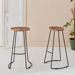 2er Set Barhocker aus Mangoholz und Stahl, Fußstütze, 75 cm