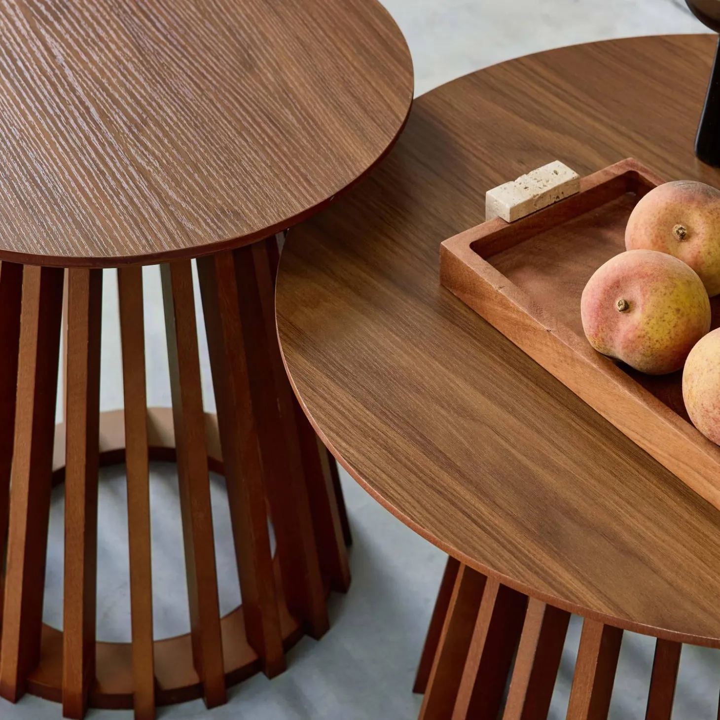 2er-Set Couchtische aus Holzdekor und Tannenholz, Ø40cm und Ø60cm