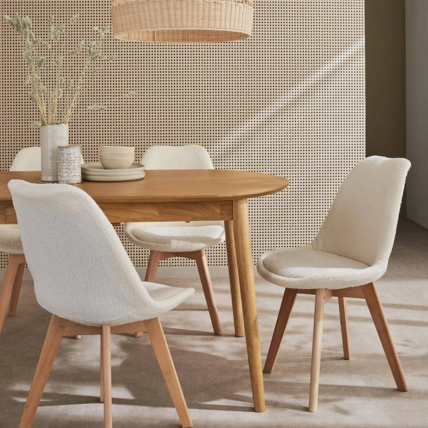 4er-Set skandinavische Stühle mit Holzbeinen