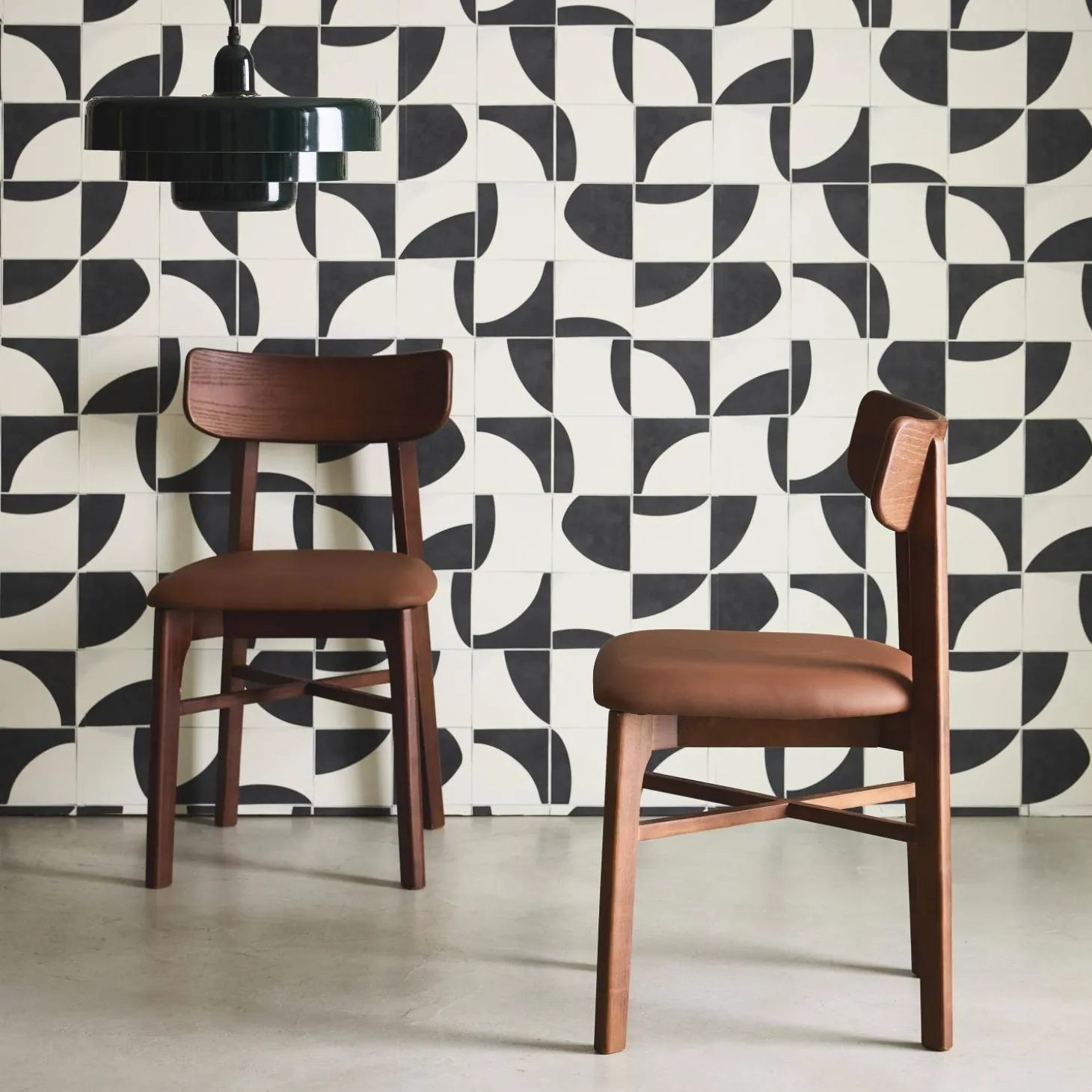 2er-Set Stühle aus Hevea-Holz und Kunstleder