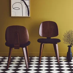 2er-Set Stühle, gewölbtes Holz mit Dekor und Bouclé-Bezug