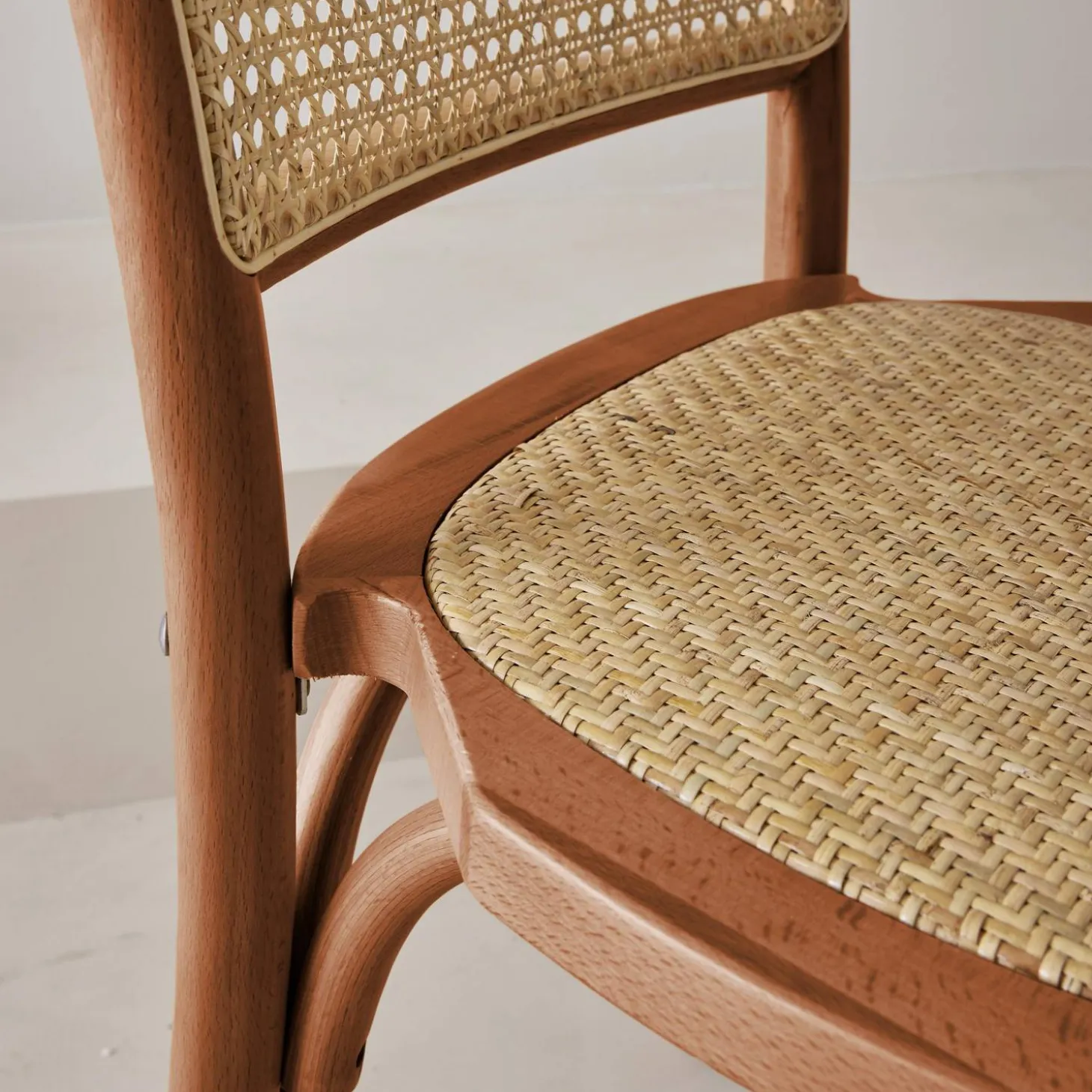 4er-Set Vintage Stühle aus Holz und Rattan-Geflecht