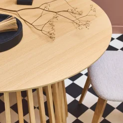 Esstisch mit Holzlook, Beine aus Tannenholz, 4 Sitze