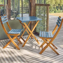 Gartentisch aus Akazienholz, 2 Klappstühle