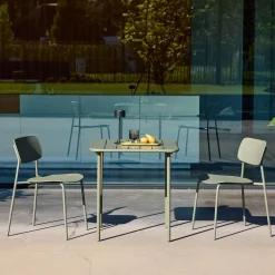 Gartentisch aus Stahl + 2 Stühle