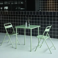 Gartentisch aus Stahl + 2 Stühle
