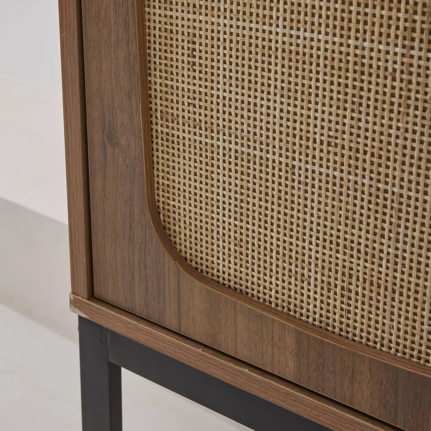 Geschirrschrank mit Rattan-Geflecht und Holzdekor 2 Türen 165 cm