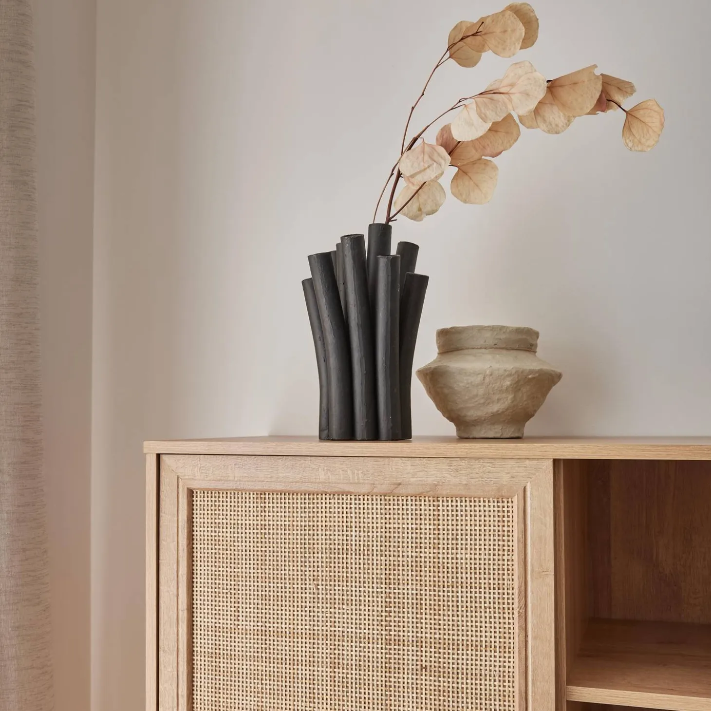Highboard mit Rattan-Geflecht und Holzdekor 1 Tür, 2 Schubladen