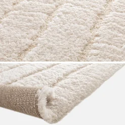 Indoor-Teppich mit cremefarbenem Streifenmuster