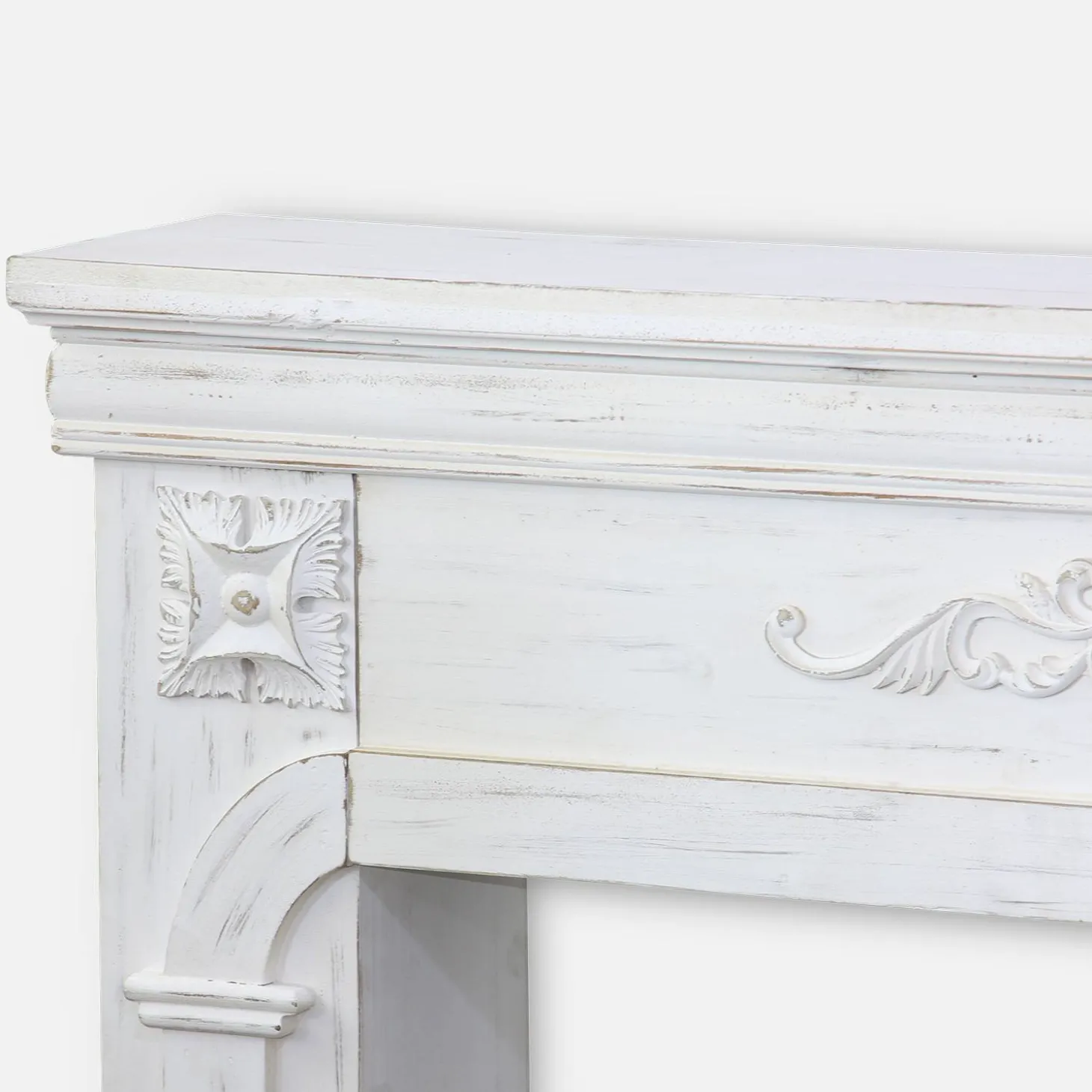 Kaminmantel mit gekalkter Holzoptik