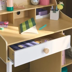 Kinderschreibtisch mit Schublade und Regalen