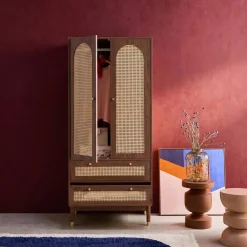 Kleiderschrank mit 2 Türen, 2 Schubladen und Rattan-Geflecht
