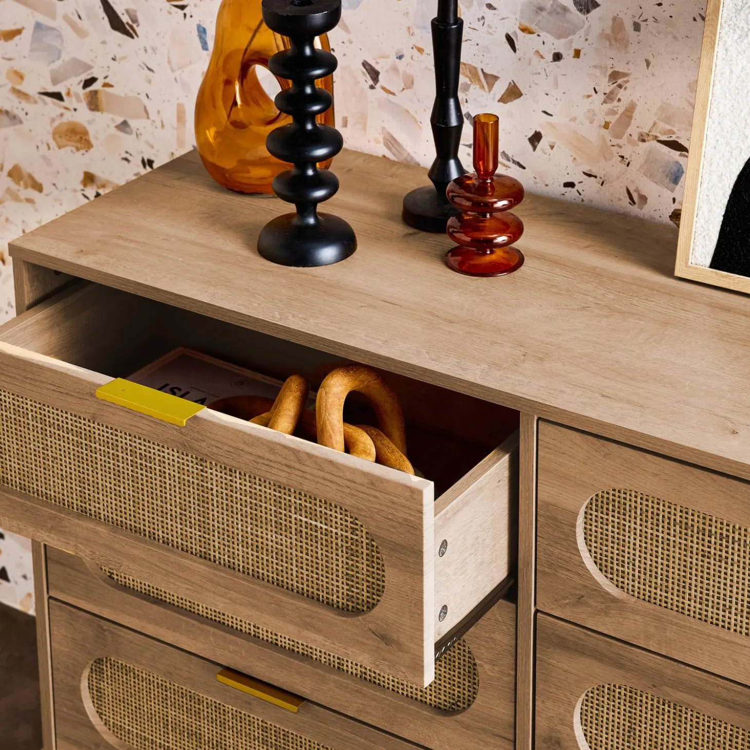 Kommode mit Holzdekor und abgerundetem Rattan-Geflecht 6 Schubladen