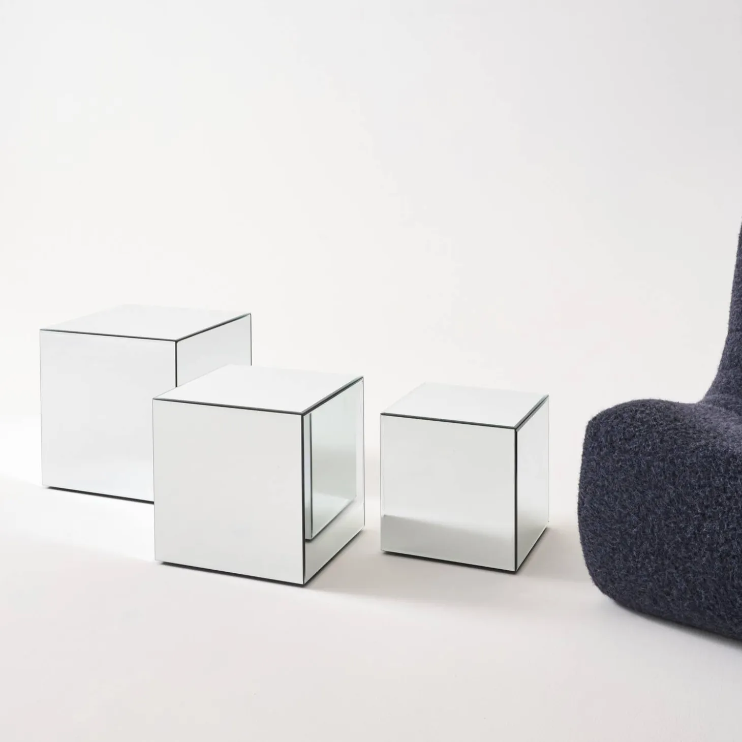Kubischer Tisch mit Spiegelglas, Sofaende, Beistelltisch, 40 cm