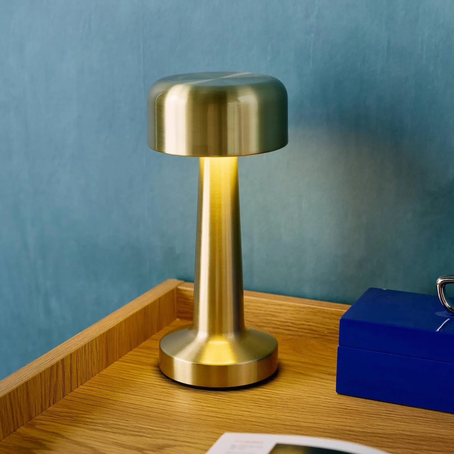 LED Tischlampe für drinnen goldfarbenes Metall Ø9cm