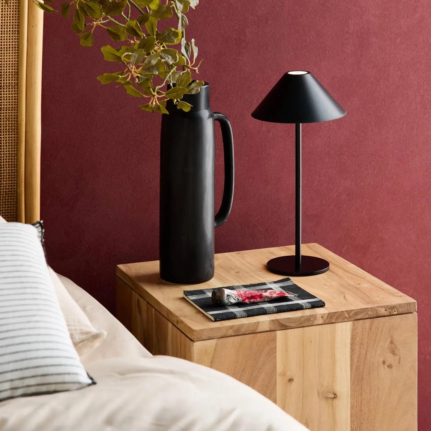Mobile LED-Tischlampe für Innen- und Außenbereich H 135 cm