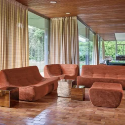 Modulares Ecksofa für 7 Personen mit Cordbezug und Hocker
