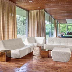 Modulares Ecksofa für 7 Personen mit Cordbezug und Hocker