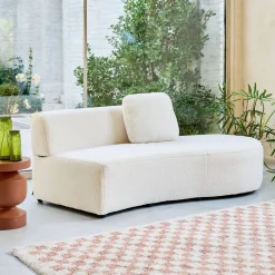 Organisches 2-3-Sitzer-Sofa mit Bouclé-Bezug und einer kleinen Recamiere