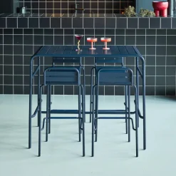 Outdoor-Bartisch + 4 Barhocker mit Lehne aus Stahl