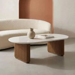 Ovaler Couchtisch aus Hevea-Holz mit Steinoptik-Furnier