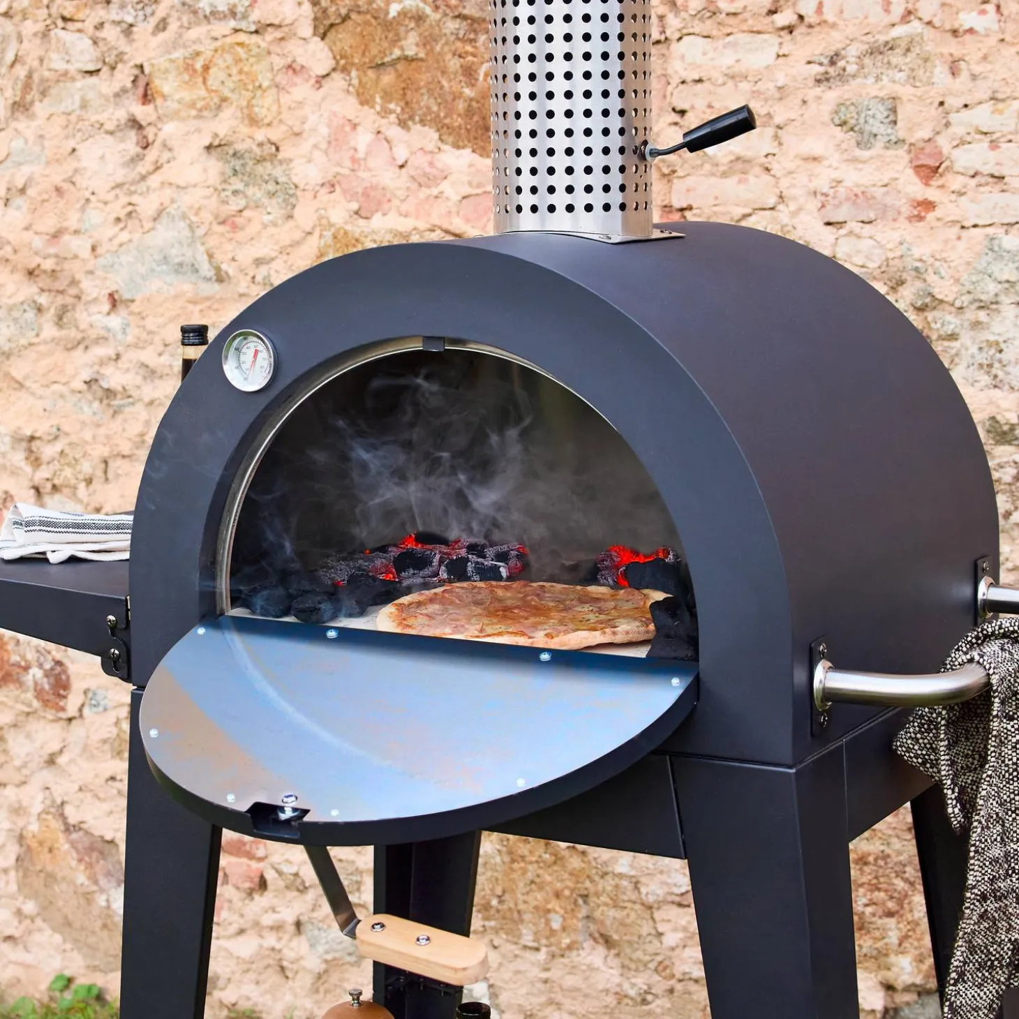 Pizzaofen für Outdoor mit Ablage