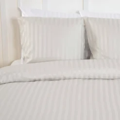 Polyester-Bettwäsche-Set mit Satin-Effekt, feine Streifen, 2 Plätze, beige
