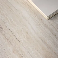 Quadratischer Couchtisch