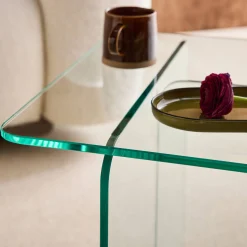 Quadratischer Couchtisch aus gehärtetem Glas