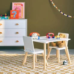 Quadratischer Kindertisch mit 2 Stühlen, Beine aus Kiefer