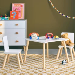 Quadratischer Kindertisch mit 2 Stühlen, Beine aus Kiefer