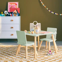 Quadratischer Kindertisch mit 2 Stühlen, Beine aus Kiefer