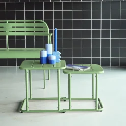 Quadratischer Satztisch für den Außenbereich aus Stahl