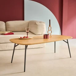 Rechteckiger Couchtisch im Eichenlook mit schwarzen Metallbeinen