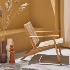 Relaxsessel aus Akazienholz und Kunststoffgeflecht
