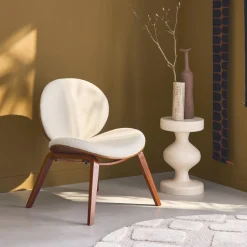 Relaxsessel mit gebogenem Holz und strukturiertem Bouclé-Bezug