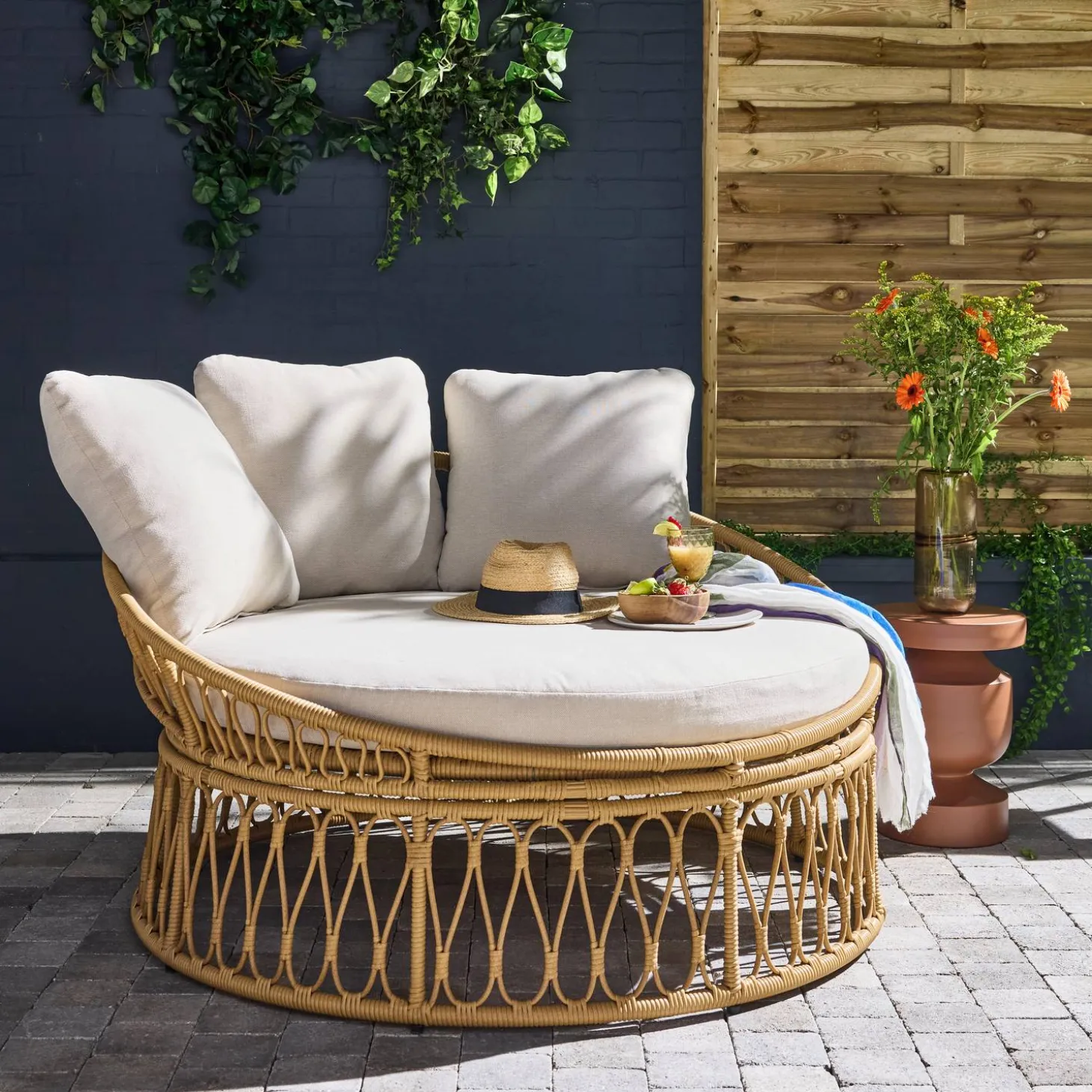 Runder Sonnenliege aus Stahl und Polyrattan