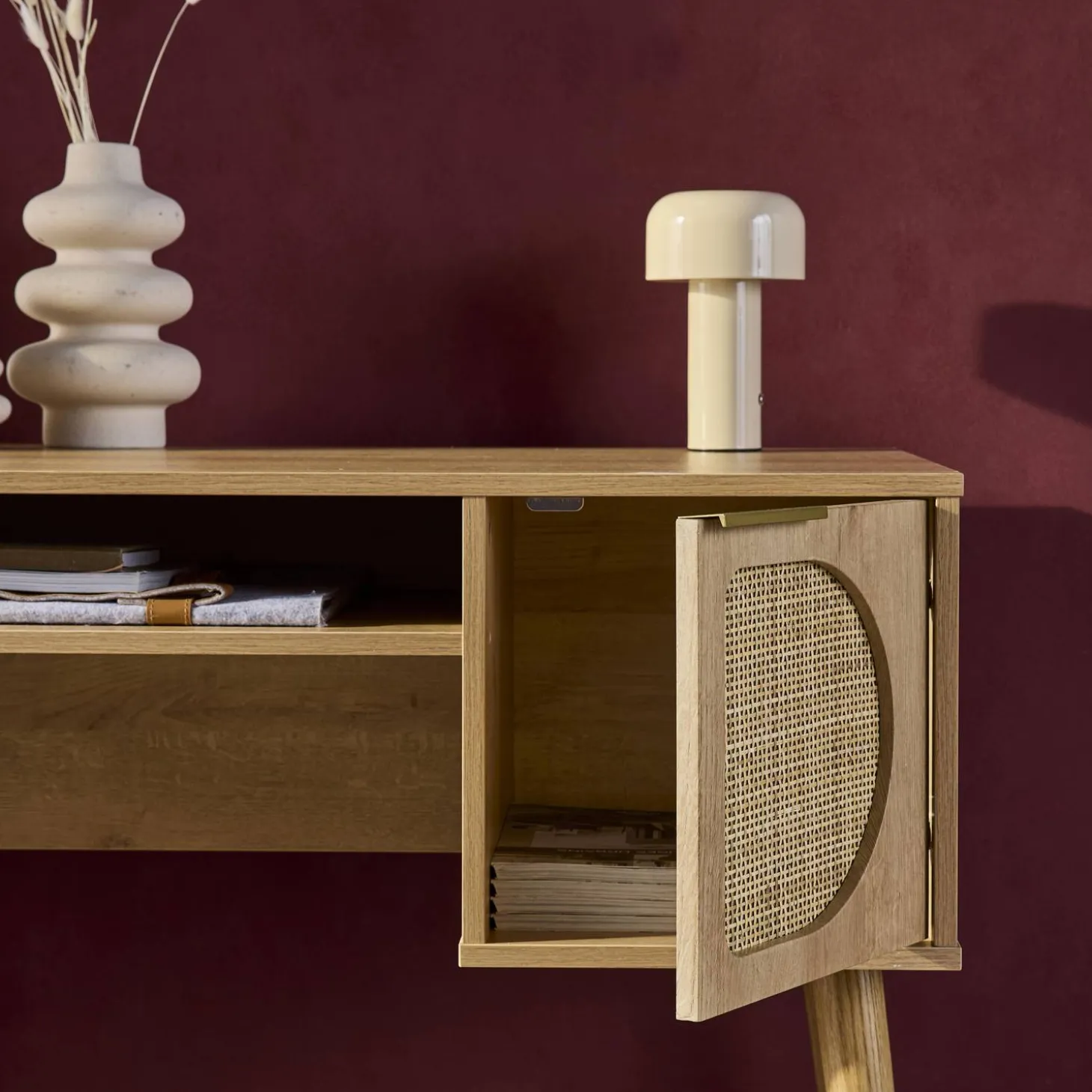 Schreibtisch mit Holzdekor und Rattan-Geflecht, 2 Türen