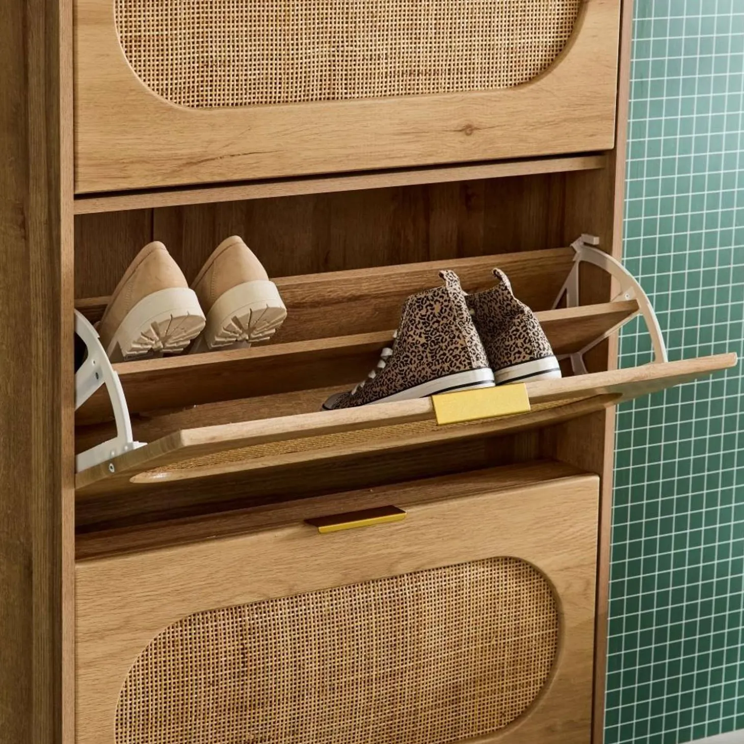 Schuhmöbel mit Holzdekor Rattan-Geflecht und 3 Klappen