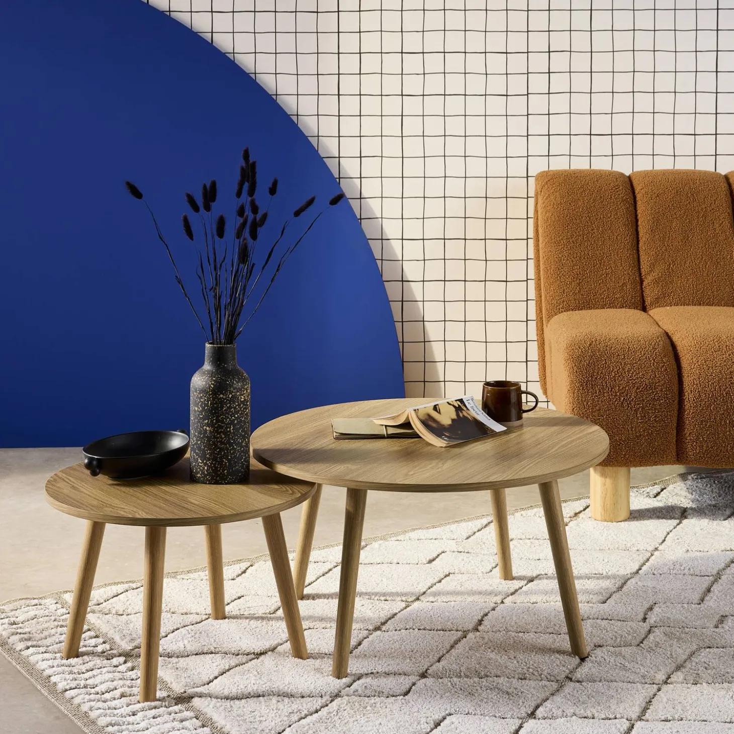 Set aus 2 runden Couchtischen