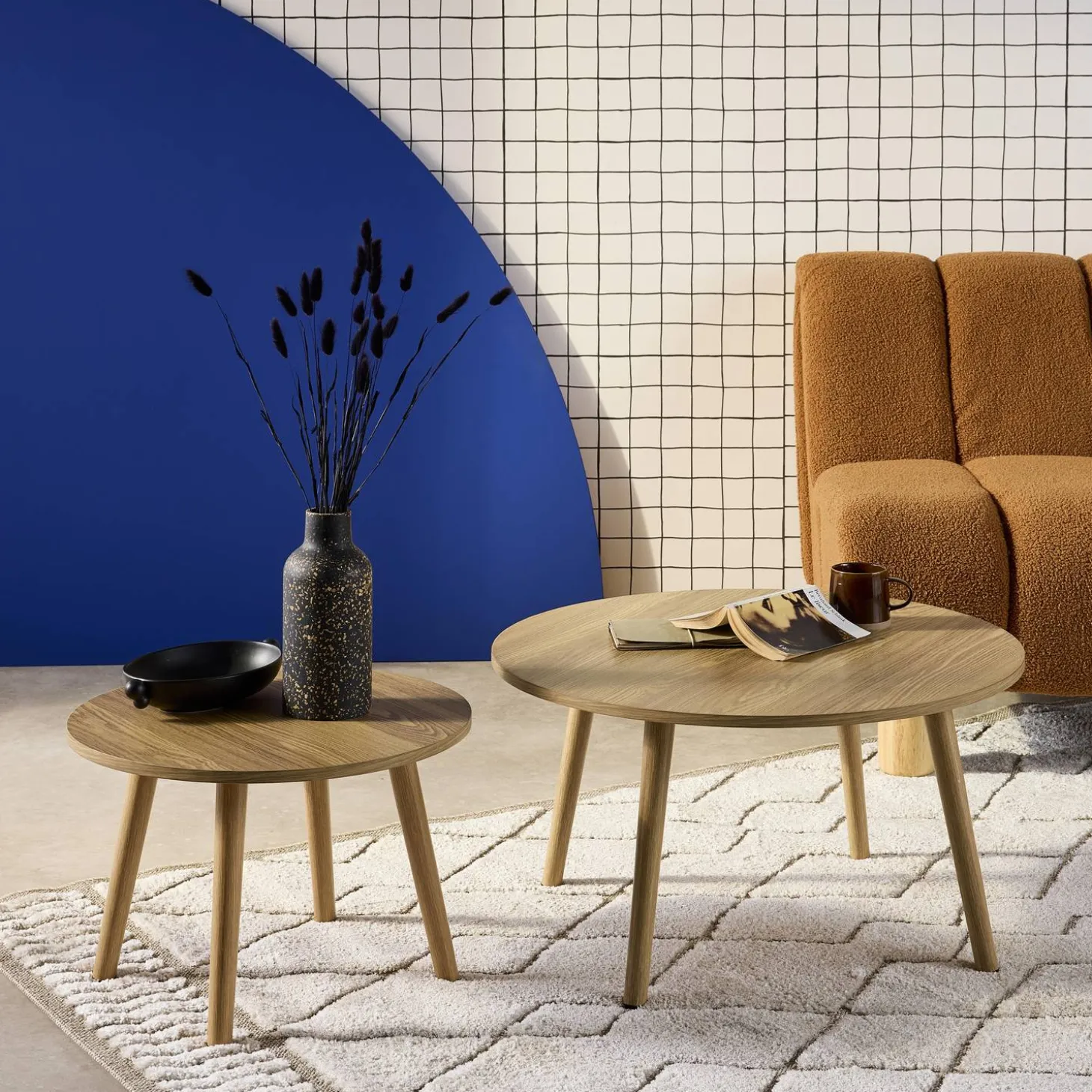 Set aus 2 runden Couchtischen