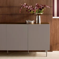 Sideboard aus Metall und Holzdekor, 3 Türen, B 150 cm