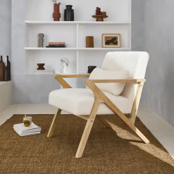Skandinavischer Sessel aus Hevea-Holz mit Bouclé-Bezug