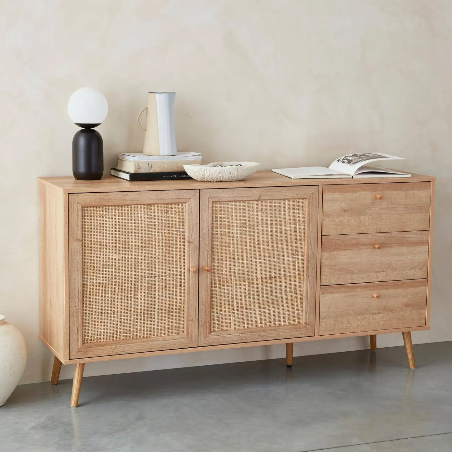 Skandinavisches Sideboard, Holzeffekt mit Rattangeflecht, 2 Türen, 150 cm